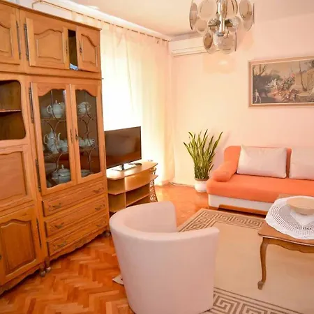 Apartment And Antonio *
