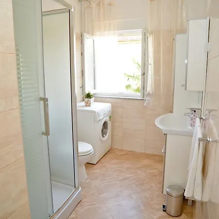 דירה And Antonio