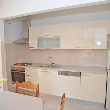 Apartment And Antonio *