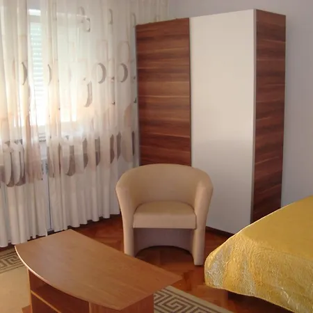 Apartment And Antonio *